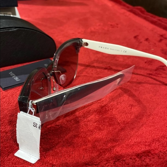 Prada sunglasses - Picture 6 of 8
